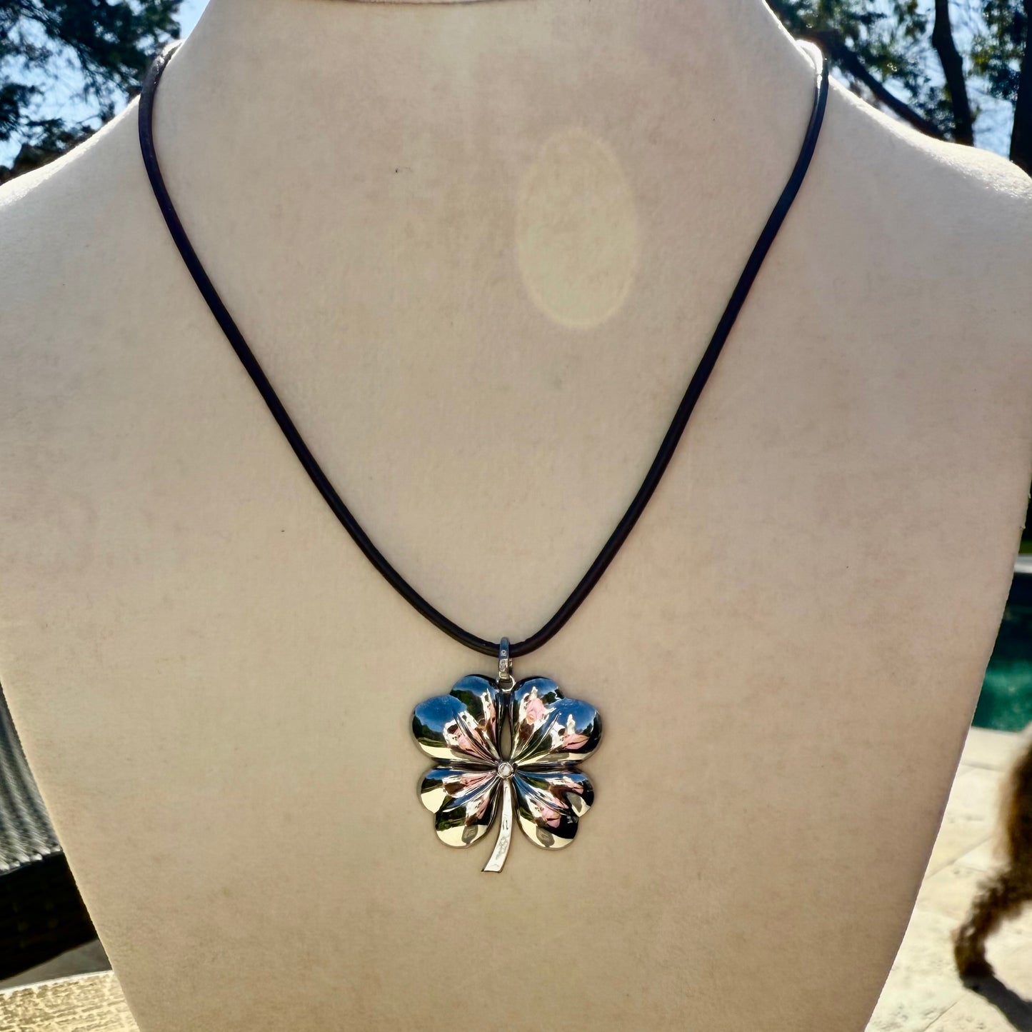 Center Diamond Clover