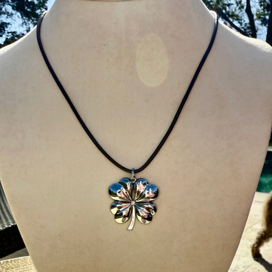 Center Diamond Clover