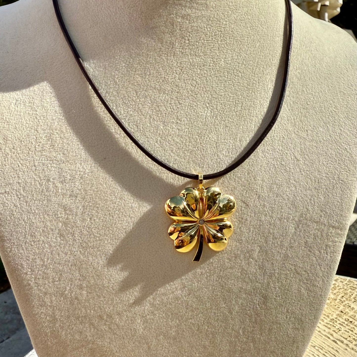 Center Diamond Clover